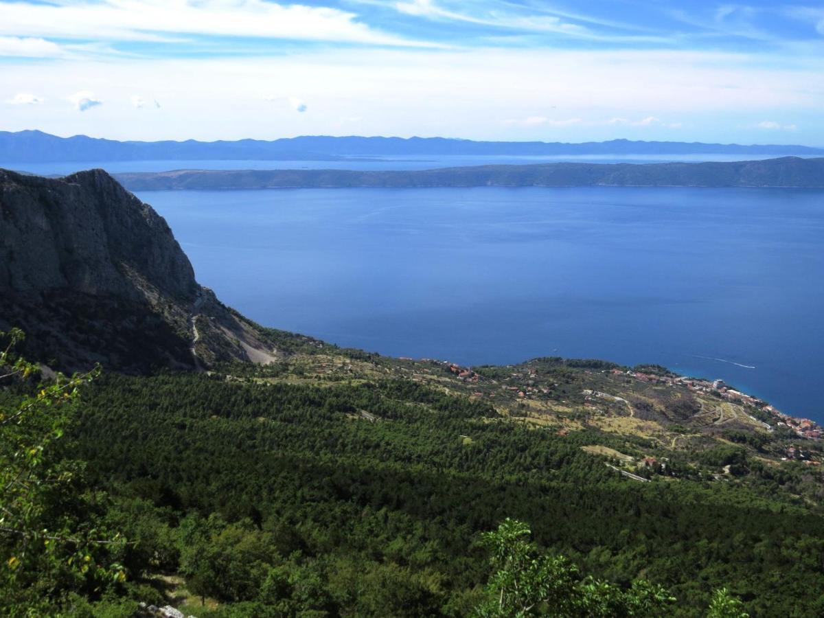 Luxurious Holiday Home In Makarska With Jacuzzi 外观 照片