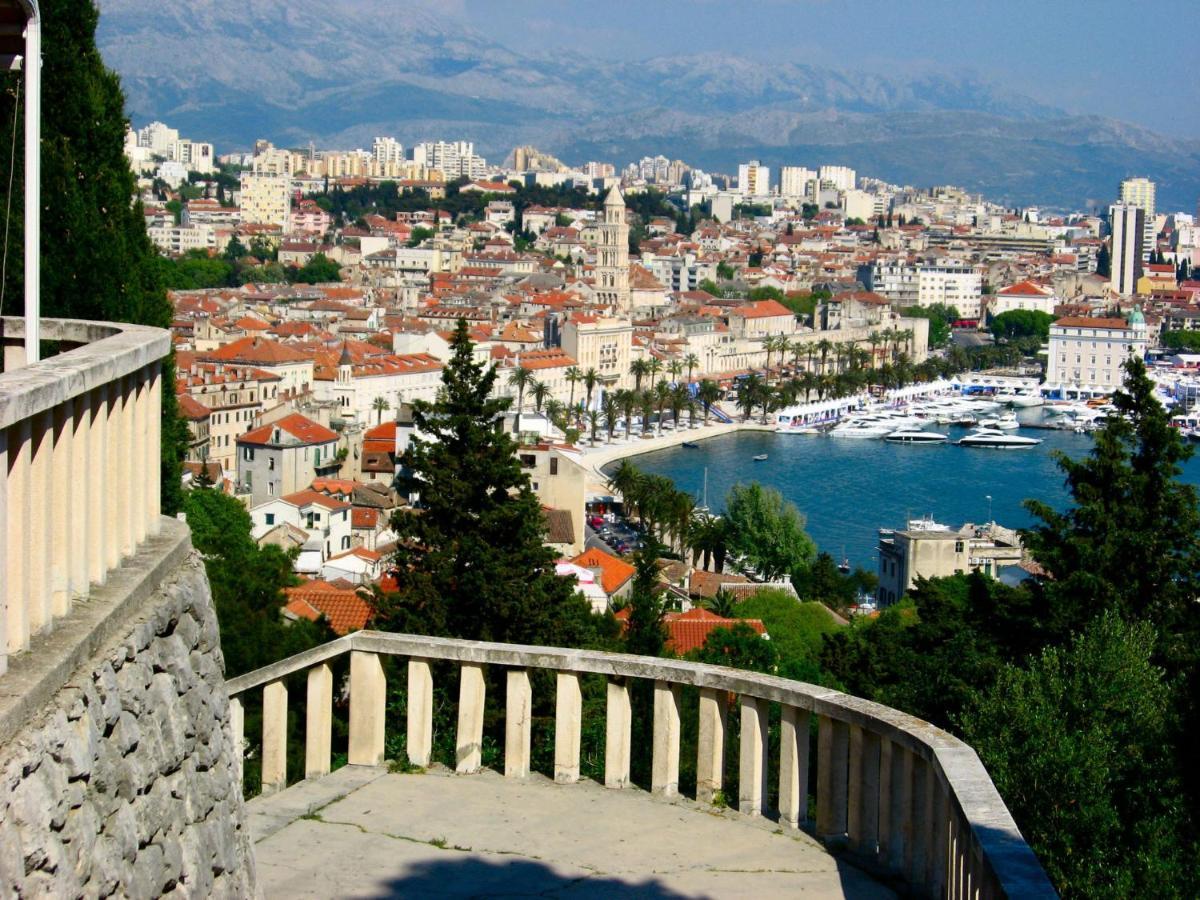 Luxurious Holiday Home In Makarska With Jacuzzi 外观 照片