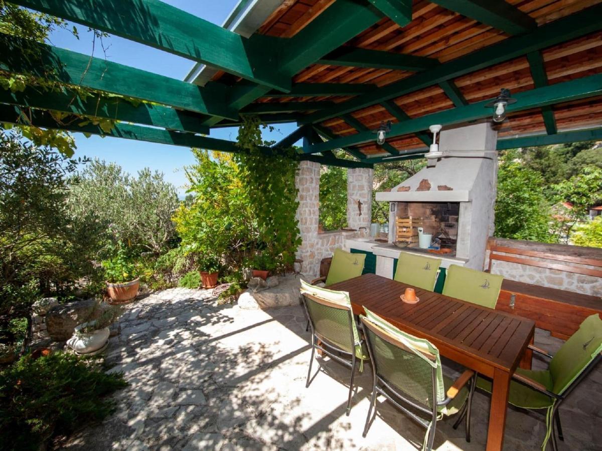 Luxurious Holiday Home In Makarska With Jacuzzi 外观 照片