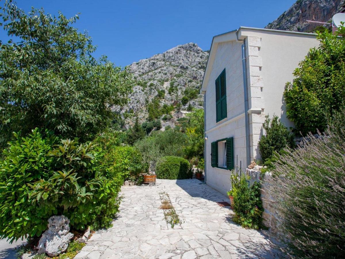 Luxurious Holiday Home In Makarska With Jacuzzi 外观 照片