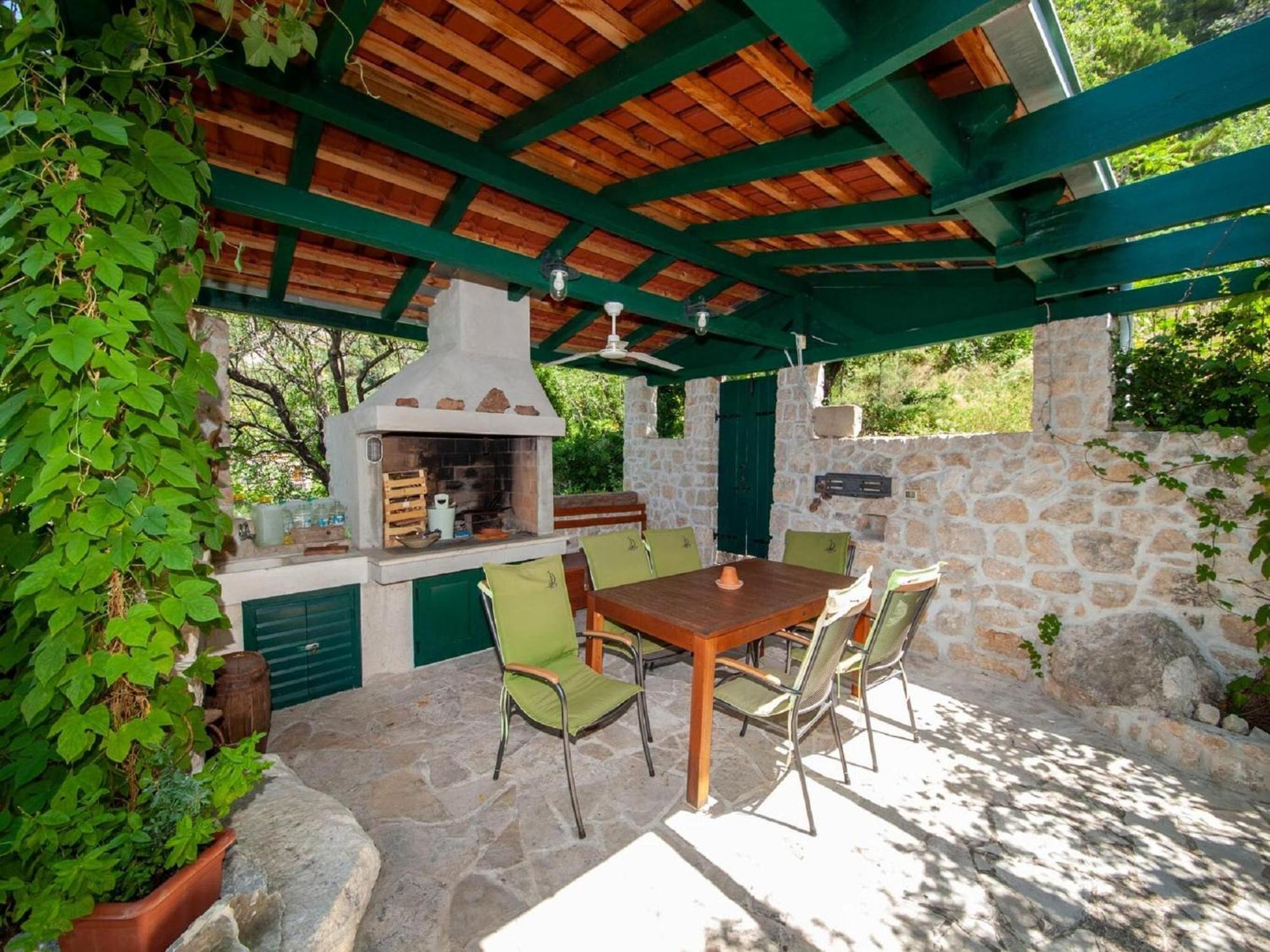 Luxurious Holiday Home In Makarska With Jacuzzi 外观 照片