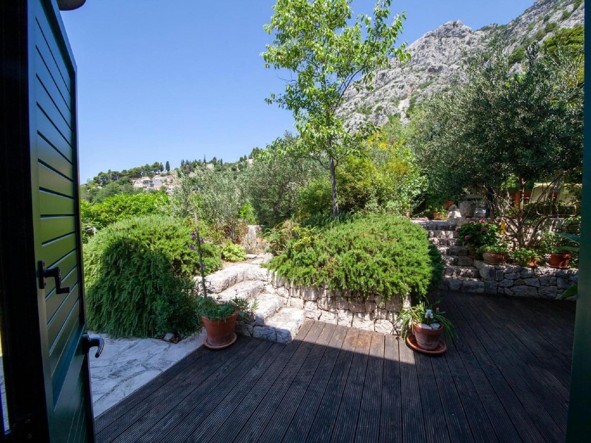 Luxurious Holiday Home In Makarska With Jacuzzi 外观 照片