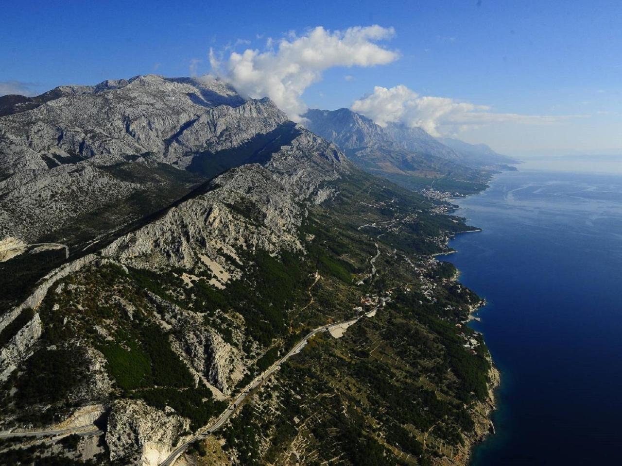 Luxurious Holiday Home In Makarska With Jacuzzi 外观 照片
