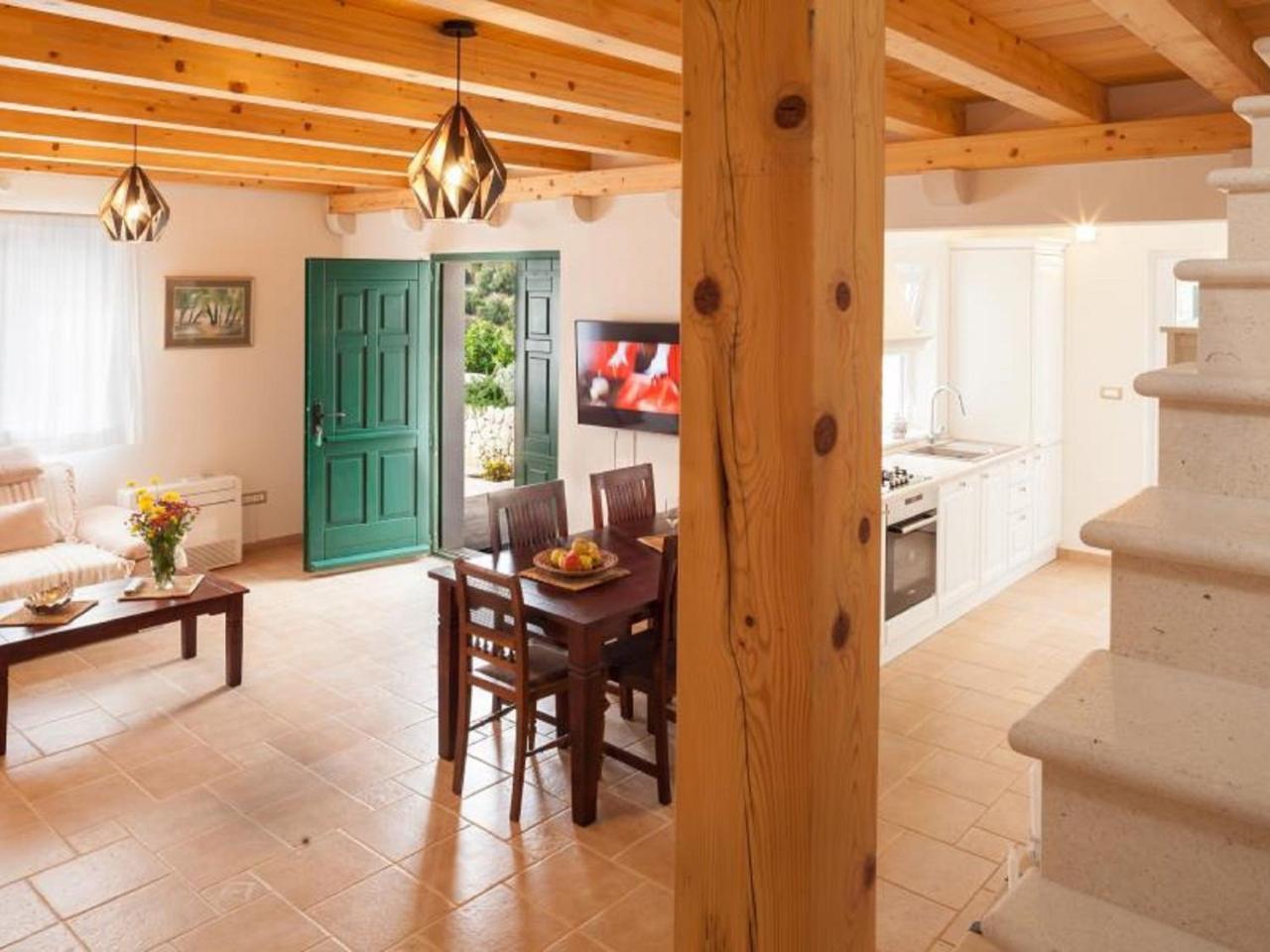 Luxurious Holiday Home In Makarska With Jacuzzi 外观 照片