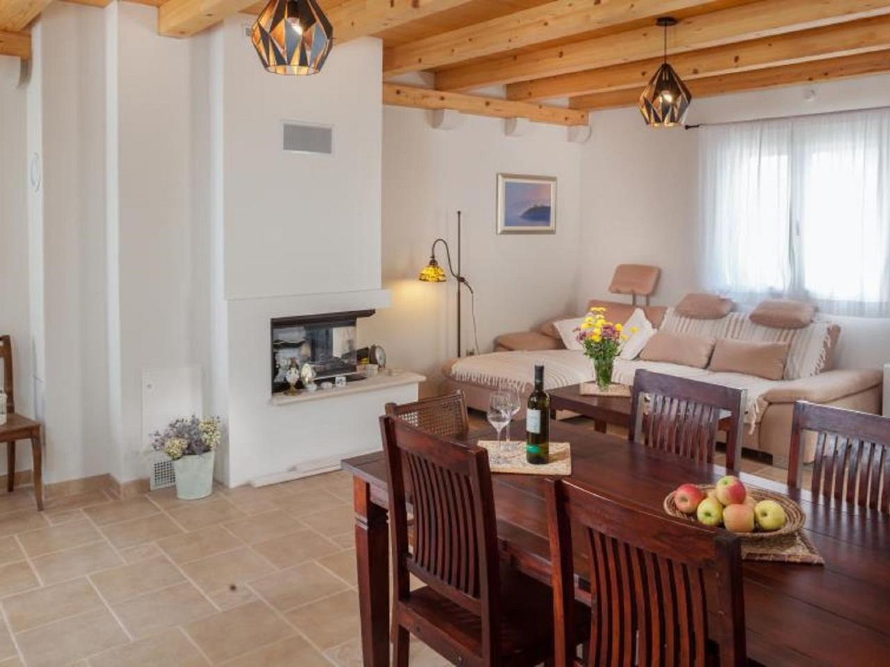 Luxurious Holiday Home In Makarska With Jacuzzi 外观 照片
